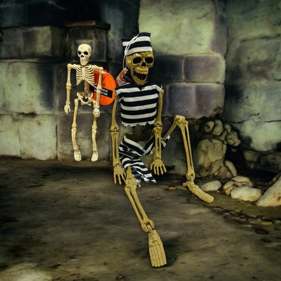 Halloween 16" Hanging Prisoner Skeleton Figure Decoration. Halloween Decor. NEW! - Picture 1 of 8